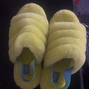 Ugg’s.  Girls size 6. Fits woman 8